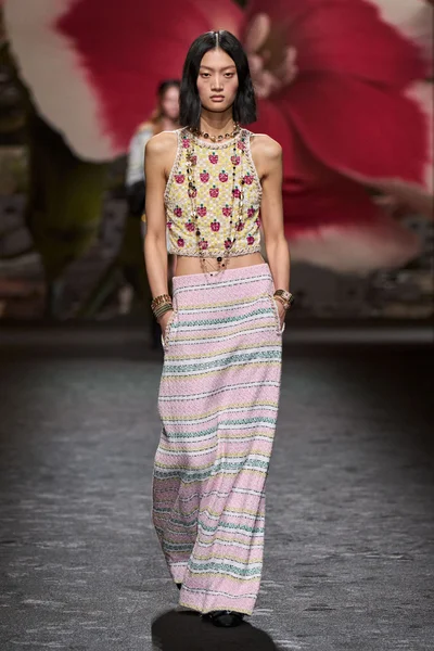 Look 12